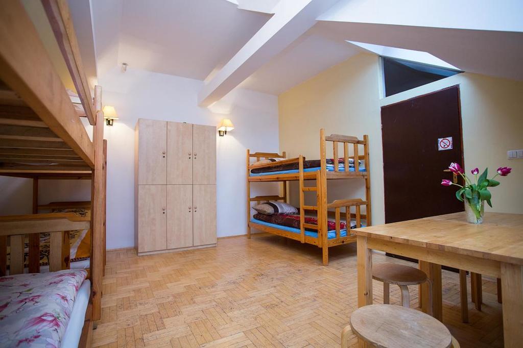 Hostel Florencja Wieliczka Rum bild