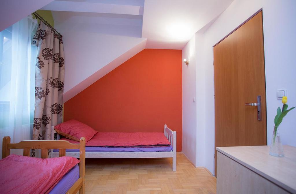 Hostel Florencja Wieliczka Rum bild